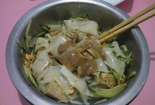 不用出去買(mǎi)涼皮,在家做簡(jiǎn)單方便,美味可口